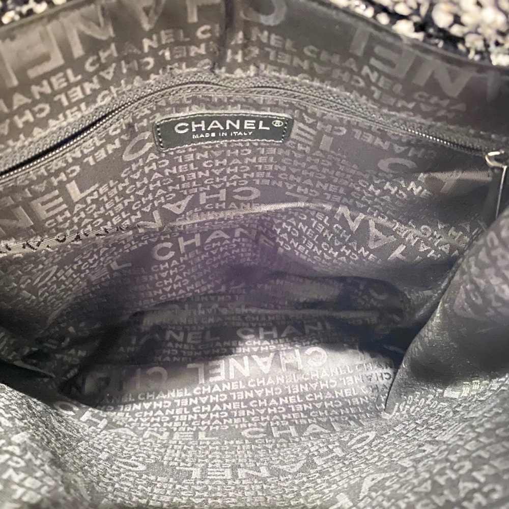 Chanel Tweed Camellia Messenger Flap Bag - Picture 10 of 16